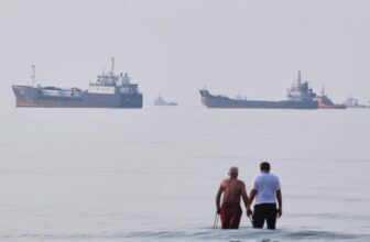 The U.S. and Iran pause attacks on each other for a 2nd day as Tehran talks with Oman over Hormuz